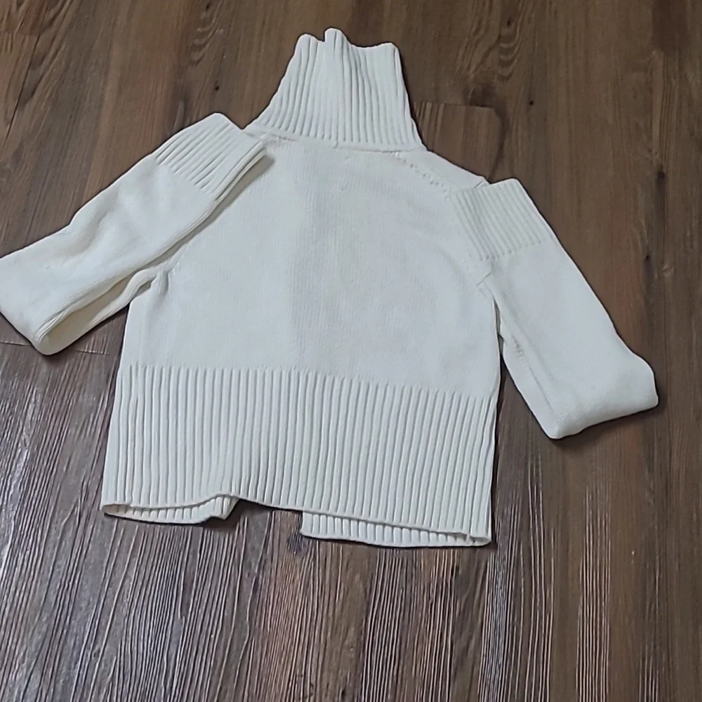 Abercrombie & Fitch White Ribbed‎ Knit Jacket used good condition for girl.